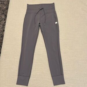 Vuori daily legging - like new! Size small